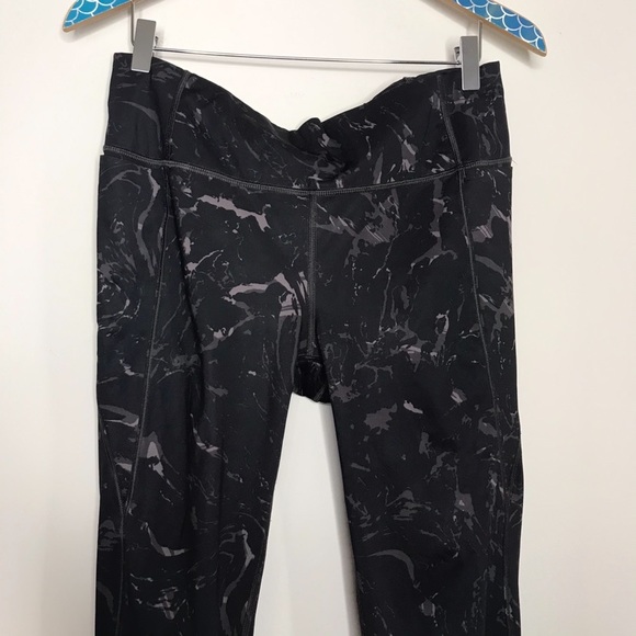 Athleta Black Marble Stash Pocket 7/8 Leggings - Picture 2 of 10